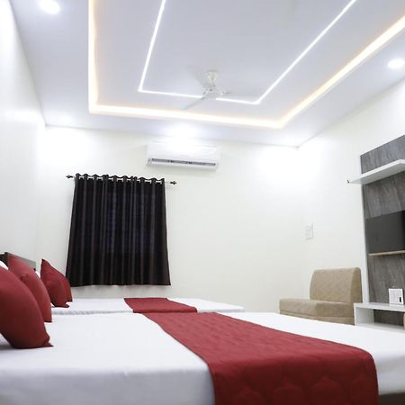 Hotel Jag Laxmi Palace Prime Location Main Road Near Mahakal Temple And Railway Station อุจเจน ภายนอก รูปภาพ