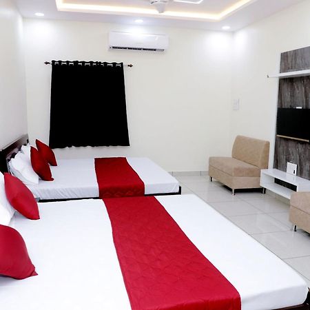 Hotel Jag Laxmi Palace Prime Location Main Road Near Mahakal Temple And Railway Station อุจเจน ภายนอก รูปภาพ