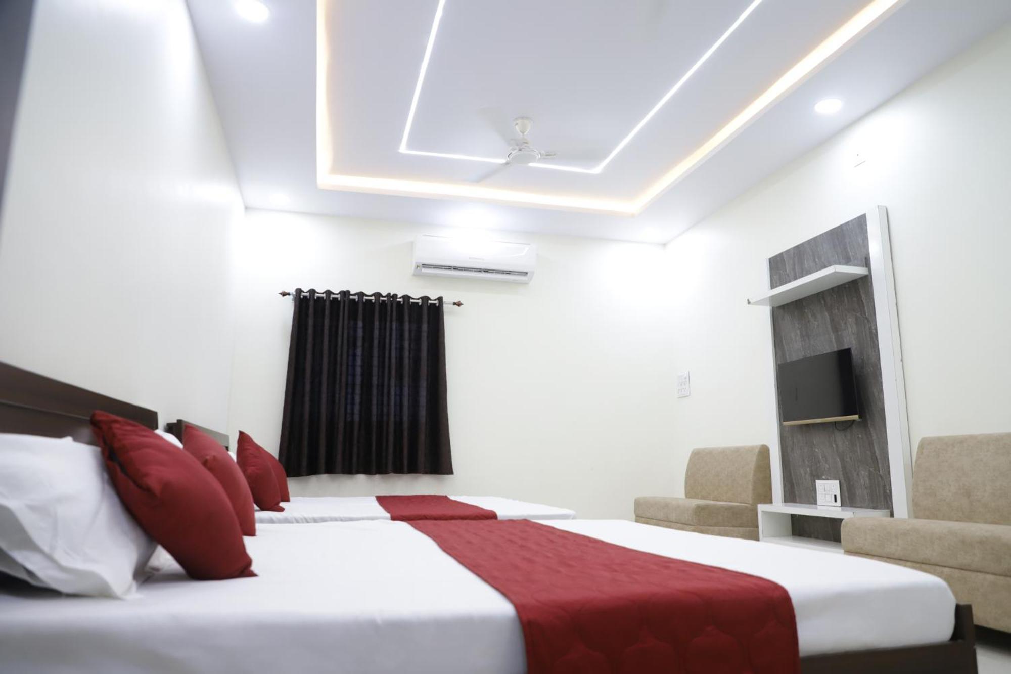 Hotel Jag Laxmi Palace Prime Location Main Road Near Mahakal Temple And Railway Station อุจเจน ภายนอก รูปภาพ
