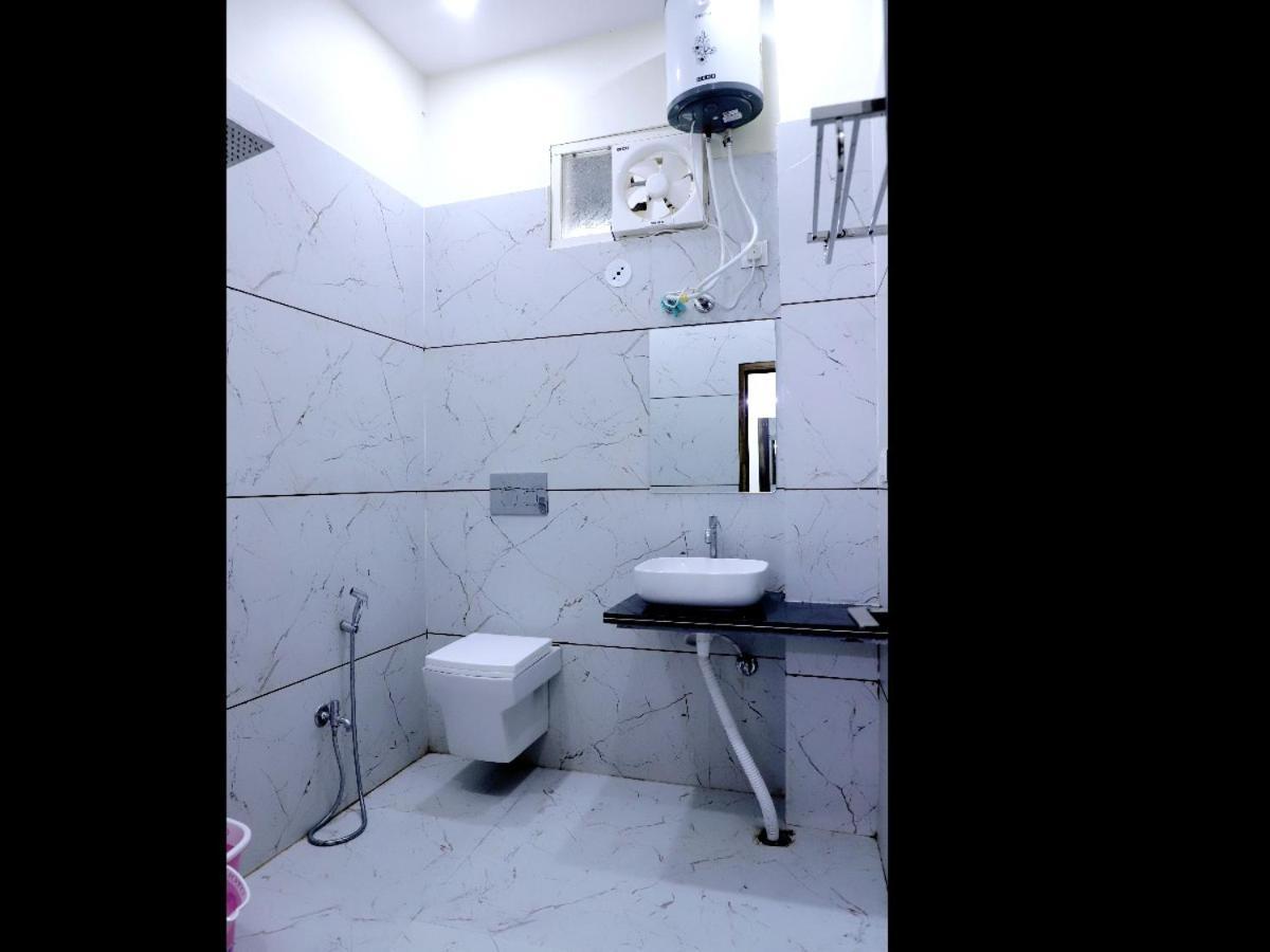 Hotel Jag Laxmi Palace Prime Location Main Road Near Mahakal Temple And Railway Station อุจเจน ภายนอก รูปภาพ