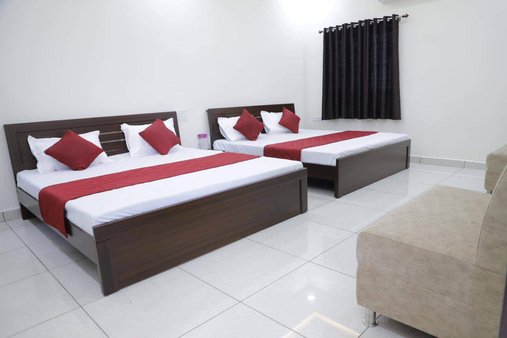 Hotel Jag Laxmi Palace Prime Location Main Road Near Mahakal Temple And Railway Station อุจเจน ภายนอก รูปภาพ