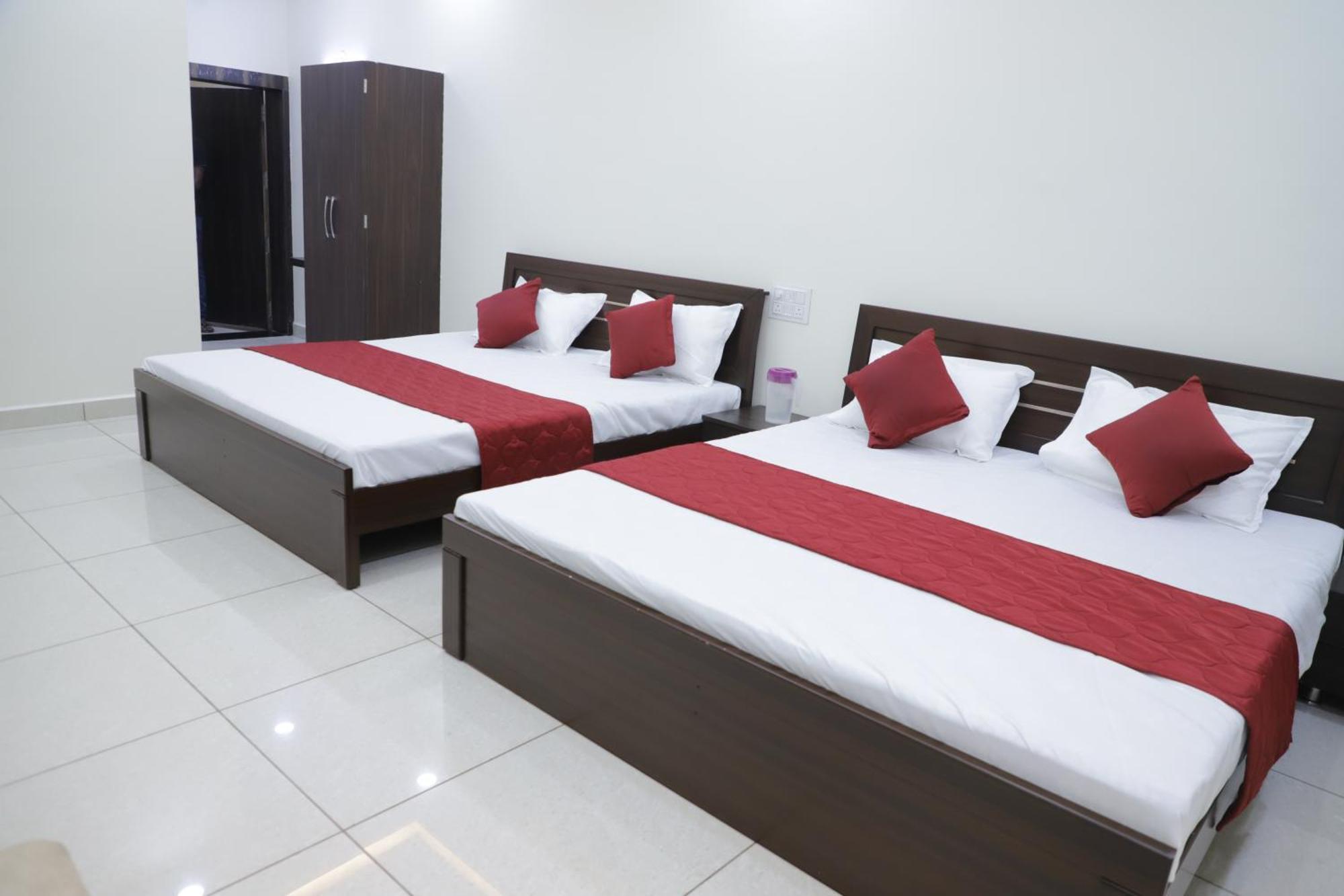 Hotel Jag Laxmi Palace Prime Location Main Road Near Mahakal Temple And Railway Station อุจเจน ภายนอก รูปภาพ