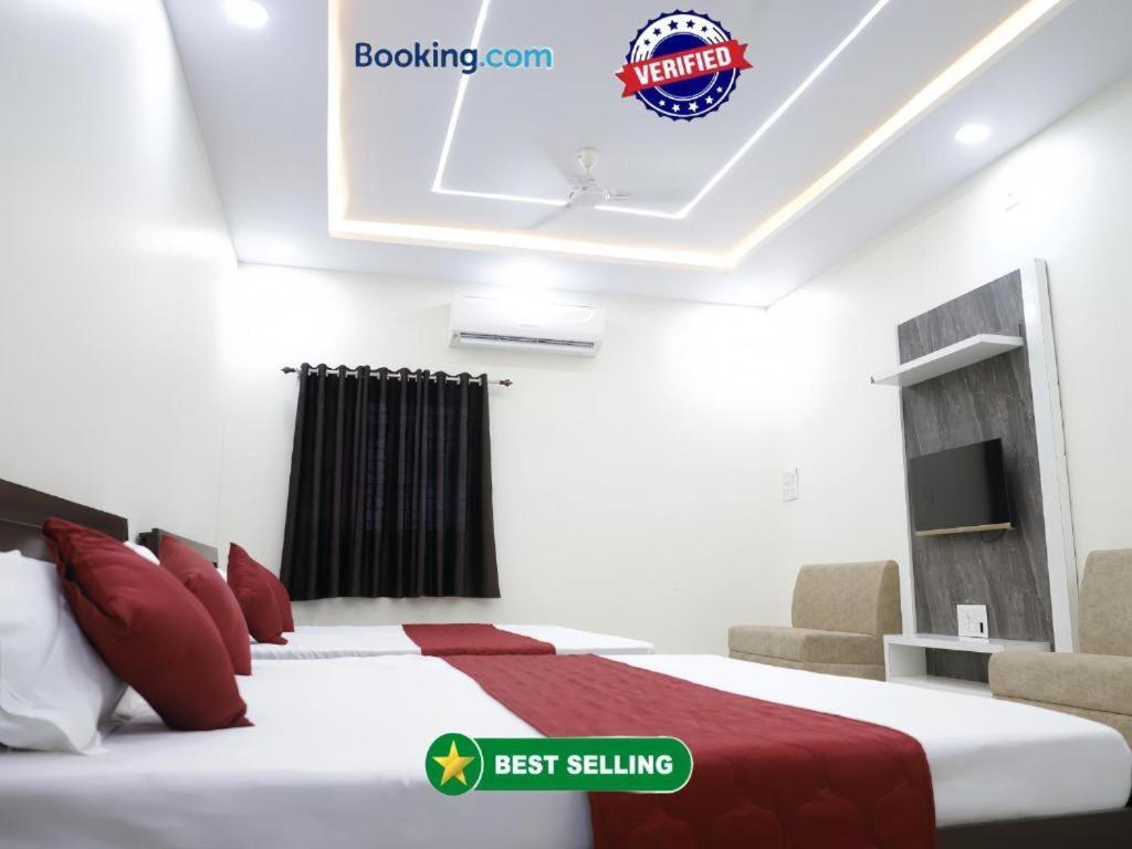 Hotel Jag Laxmi Palace Prime Location Main Road Near Mahakal Temple And Railway Station อุจเจน ภายนอก รูปภาพ