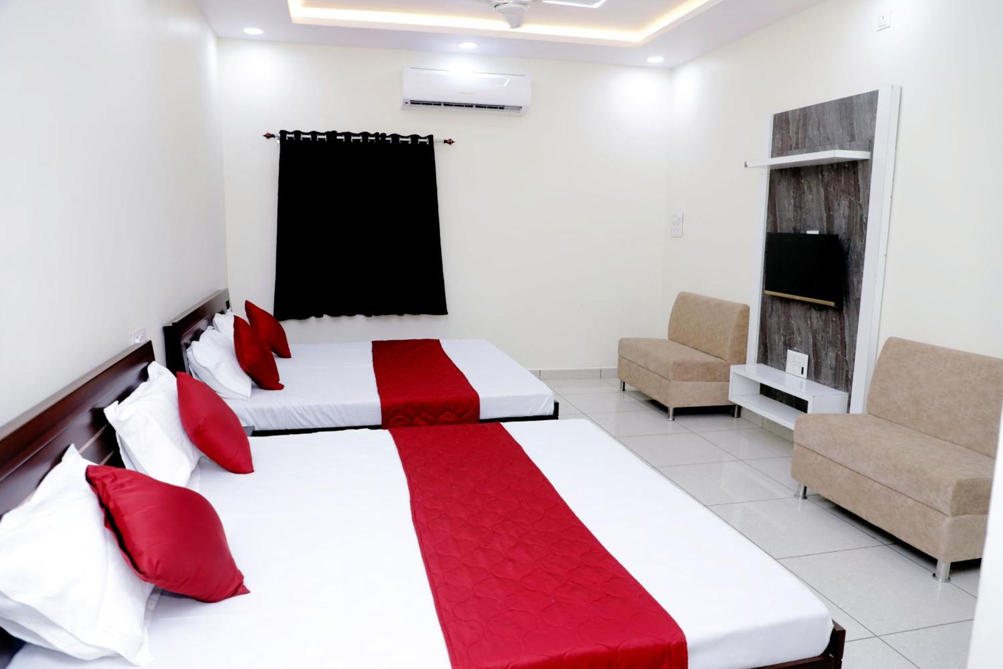 Hotel Jag Laxmi Palace Prime Location Main Road Near Mahakal Temple And Railway Station อุจเจน ภายนอก รูปภาพ